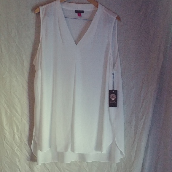 Vince Camuto Tops - White polyester top